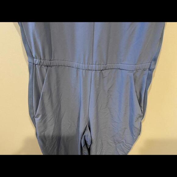 Athleta Brooklyn Jumpsuit in Cottage Blue- size 4 - Picture 2 of 10